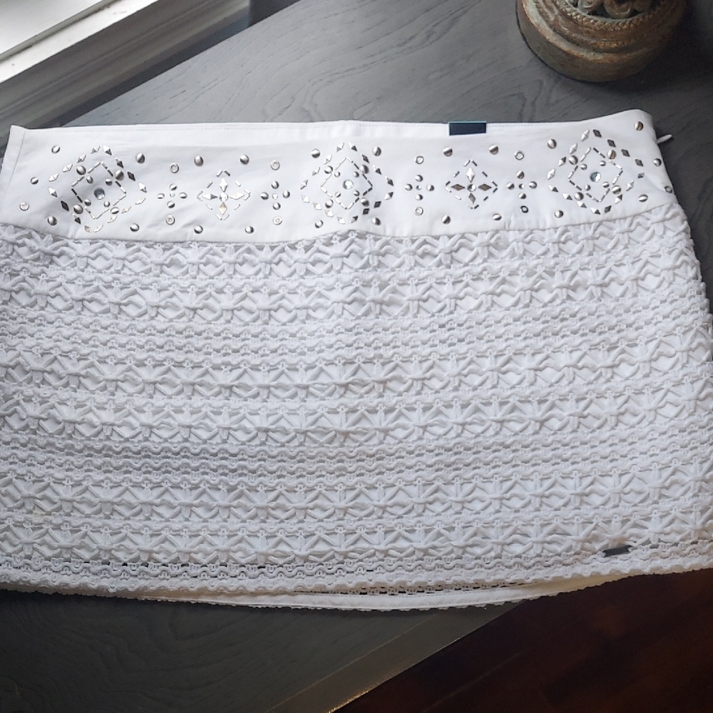 Hollister White Mini Skirt with Embellishments Size 7